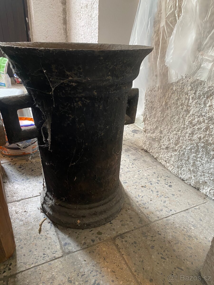 Prodám starožitný velký litinový hmoždíř v Praha - 2