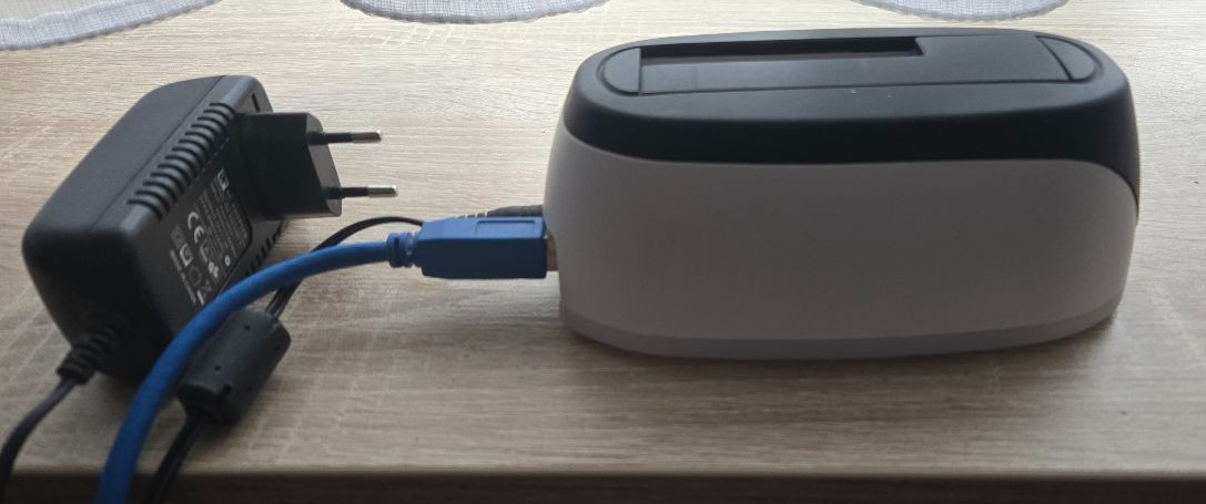 Dock pro 3,5" a 2,5" disky (vč. SSD) - 2