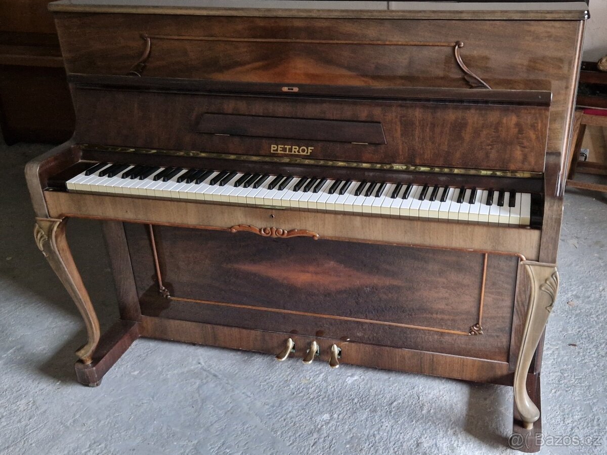 Piano Petrof 118 chippendale - 2