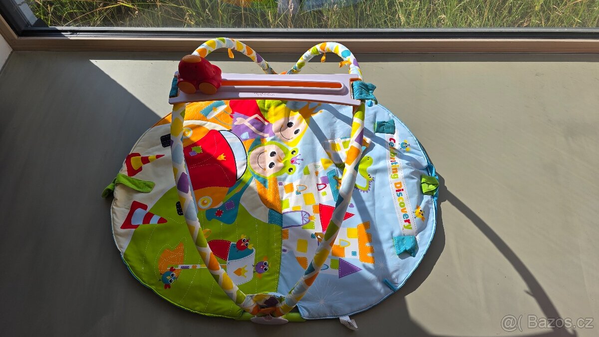 Yookidoo Hrací deka s hrazdou a jezdícím autíčkem TOP stav - 2