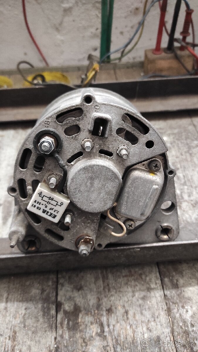 Alternátor 14V/90A - 2