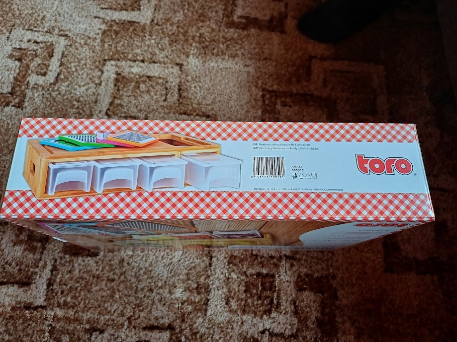 Bambusové prkénko se struhadly a miskami - 2