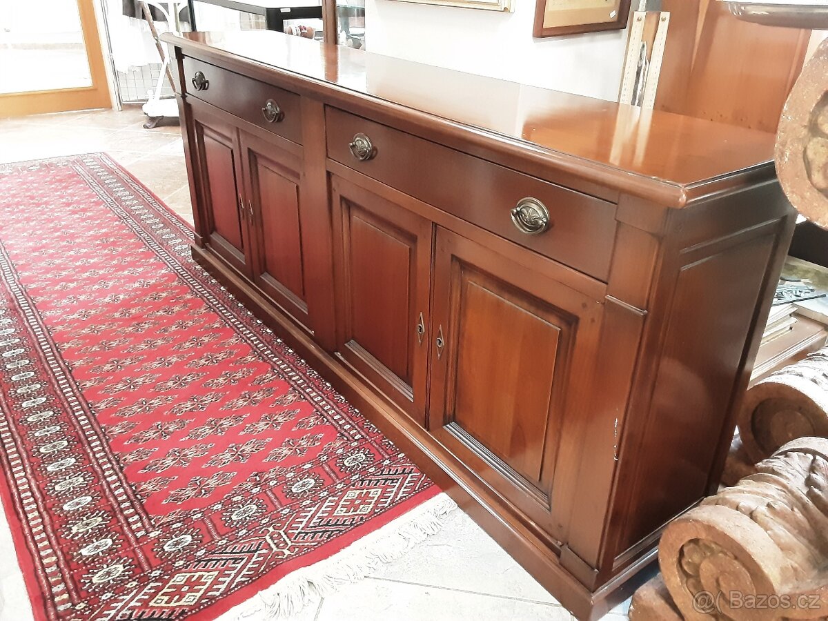 Celomasivni komoda - ořech - 2