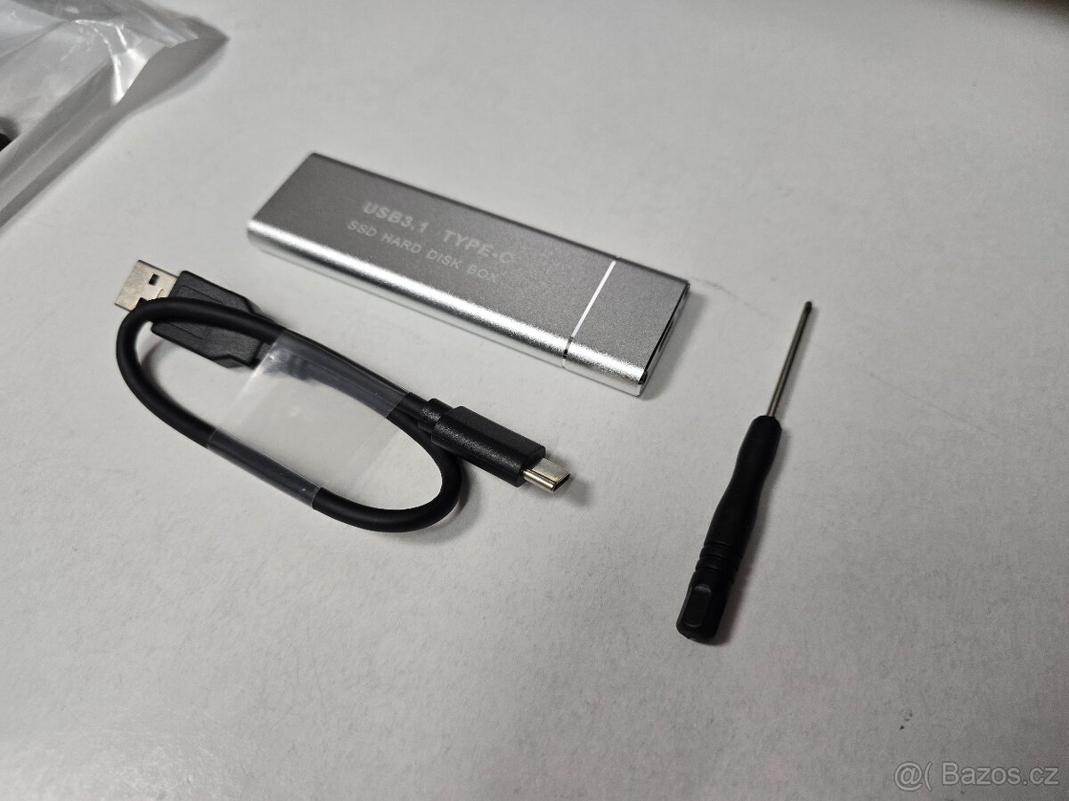 USB adaptér pro M.2 NVME SSD šedý nový - 2