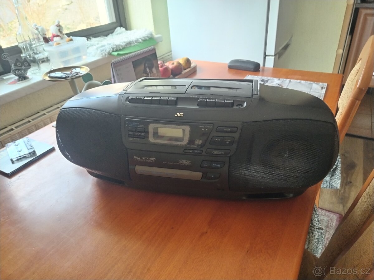 Rádiomagnetofon s CD JVC - 2