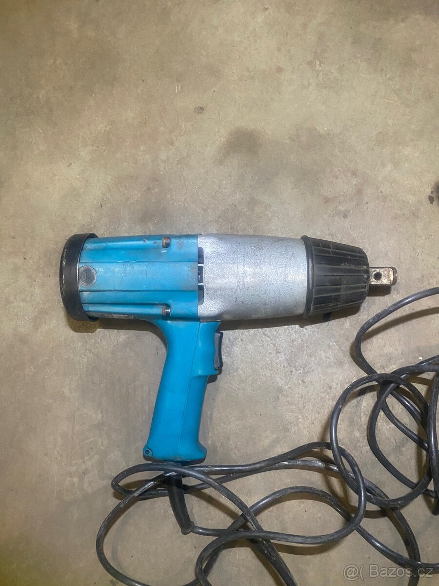 Razovy utahovak Makita 6906 - 2