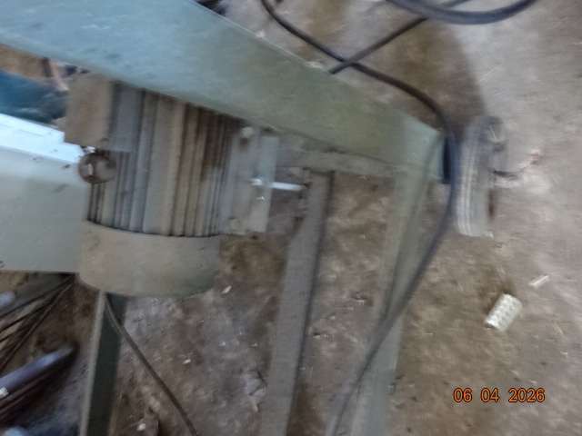 ŠTÍPAČKA NA DŘEVO - 2