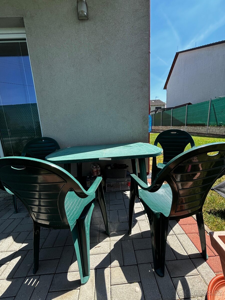 Plastový zahradní nábytek - 2