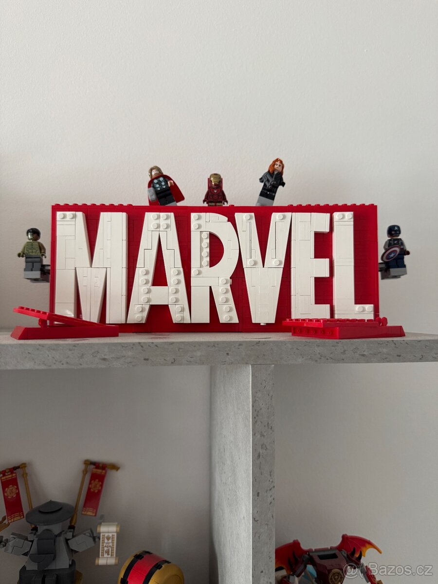 Logo MARVEL a minifigurky - 2