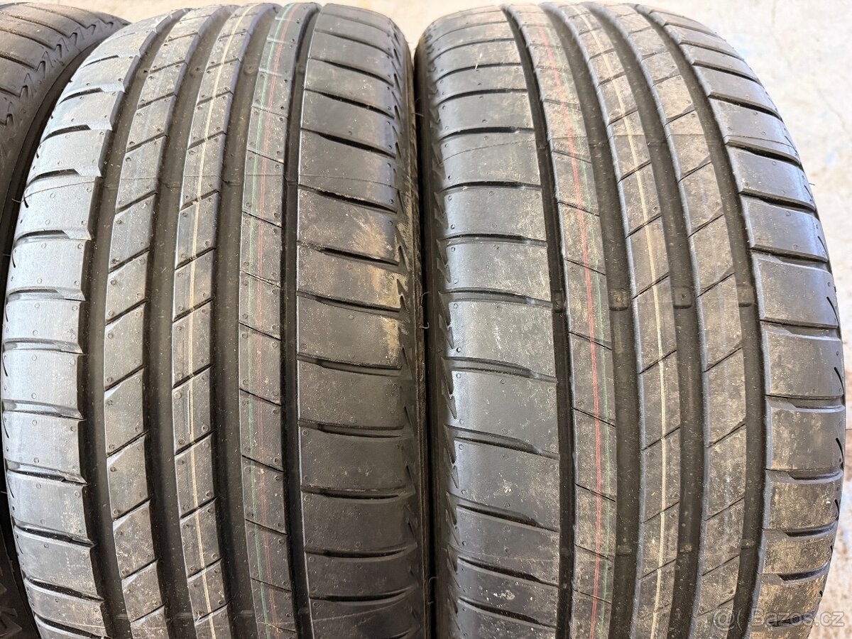 Prodám letní pneu 225/40 R19 - 2