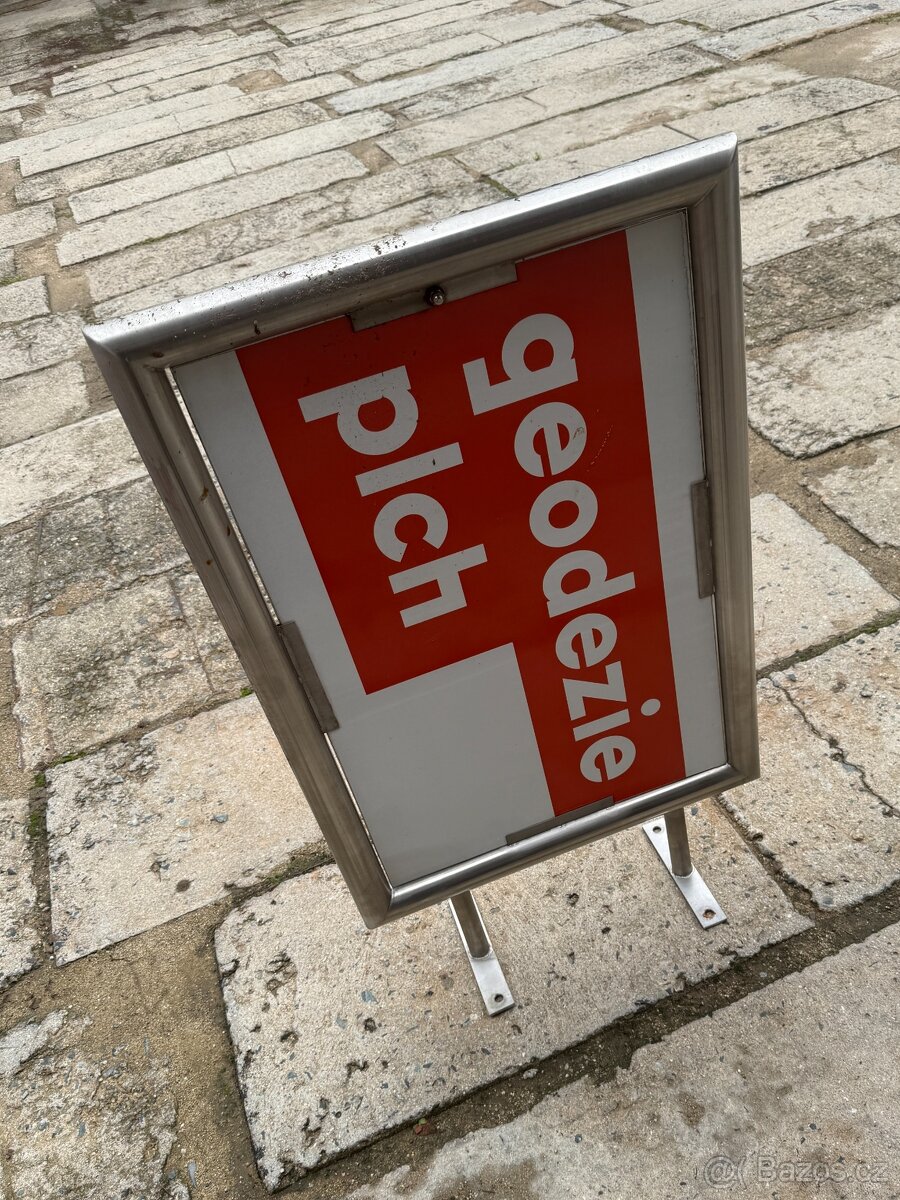 Reklamní poutač NEREZ - 2
