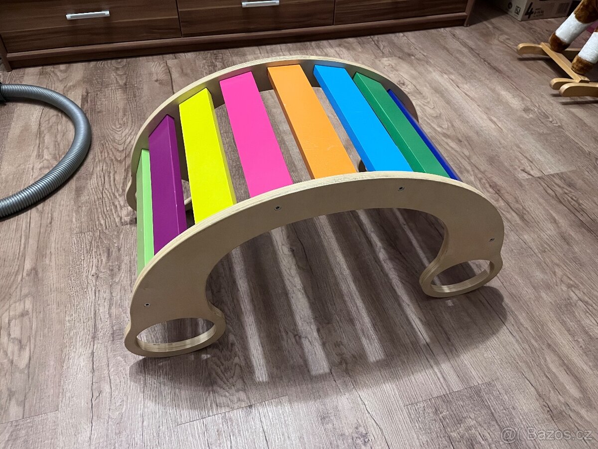 Dřevěné rainbow - hracka/ houpatko - 2