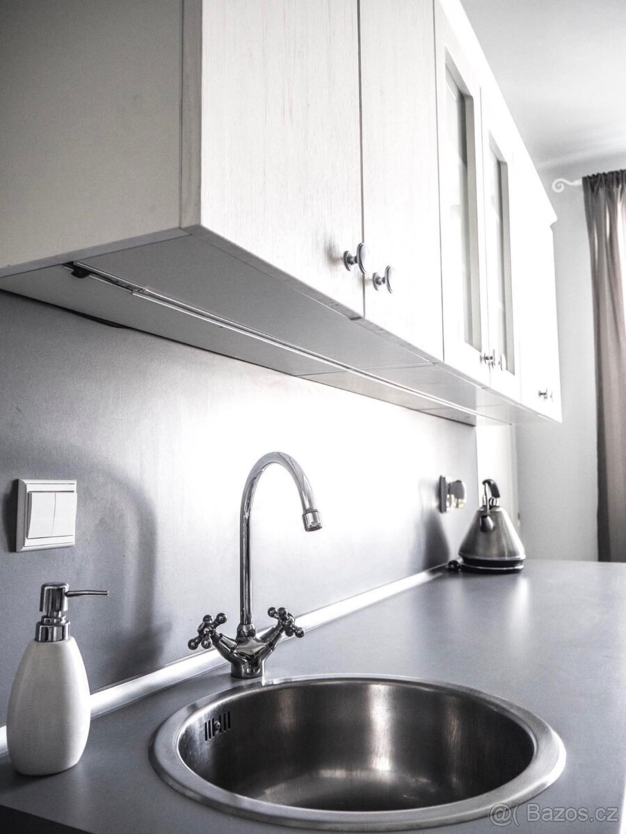 Kuchyňská linka včetně spotřebičů Whirlpool - 2