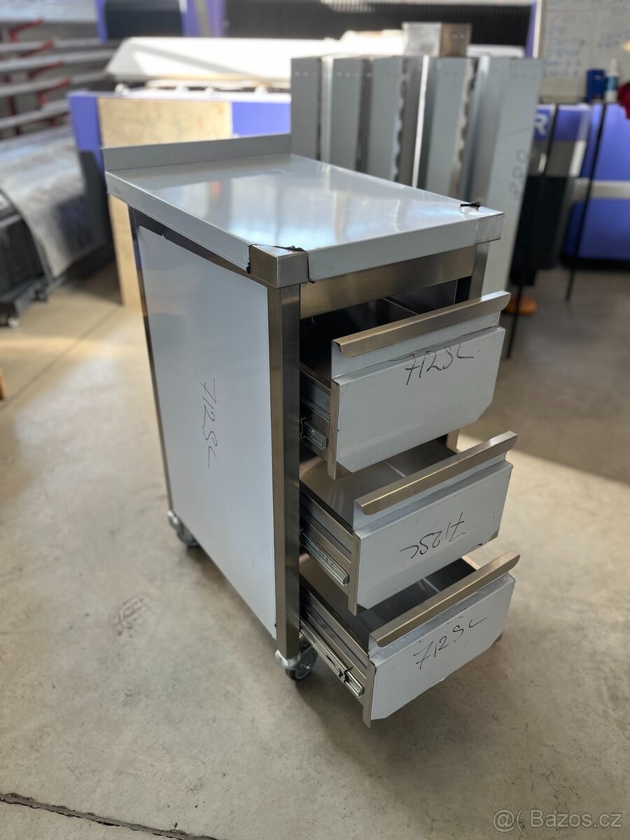 Nerezový stůl se zásuvkami - 2