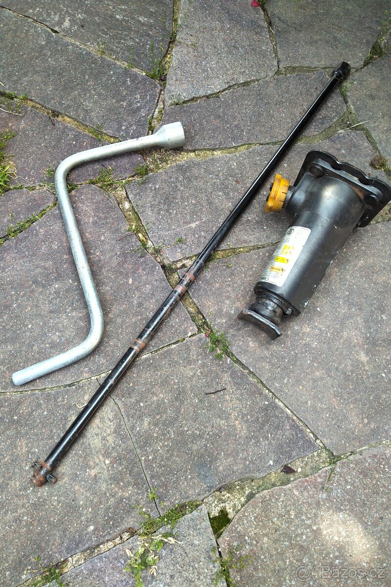 Originální zvedák, tyč a klíč na rezervu Ssangyong Rexton - 2