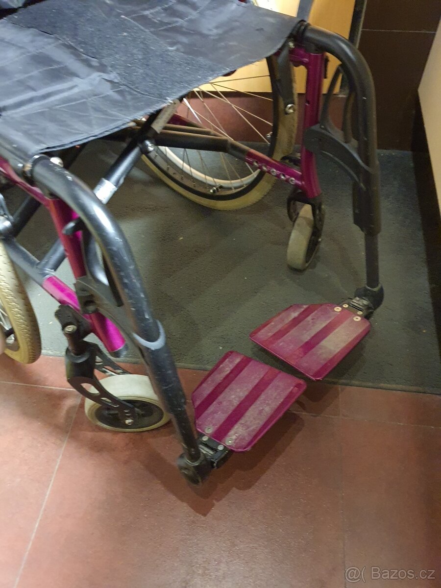 TOP značkový SPORT invalidní vozík PLNÁ KOLA - 2