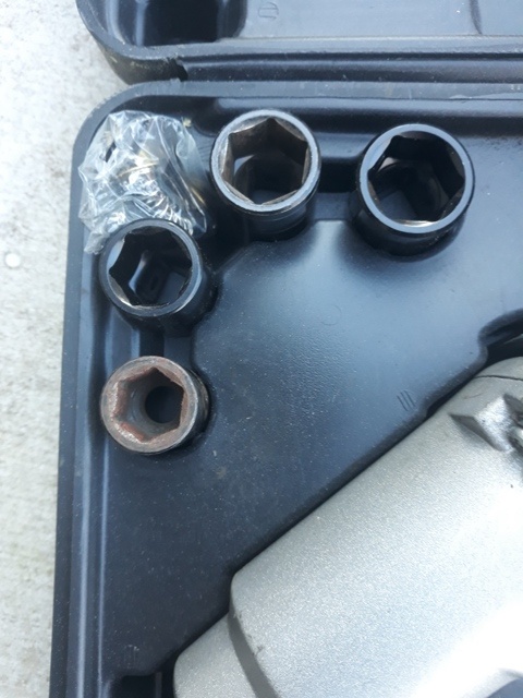 Rázový utahovák na 220V. - 2