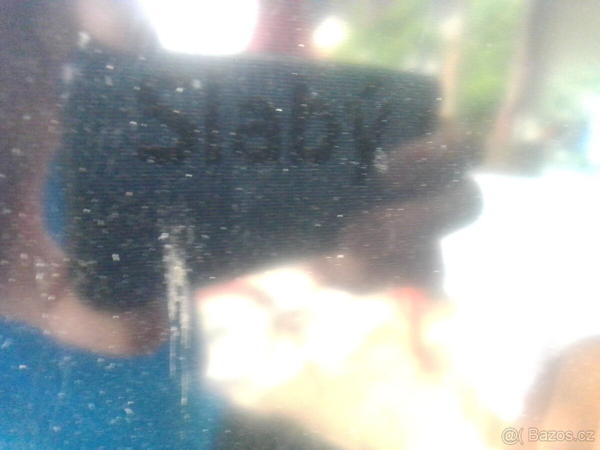 UE32D4000 55UM7100PLB - 2