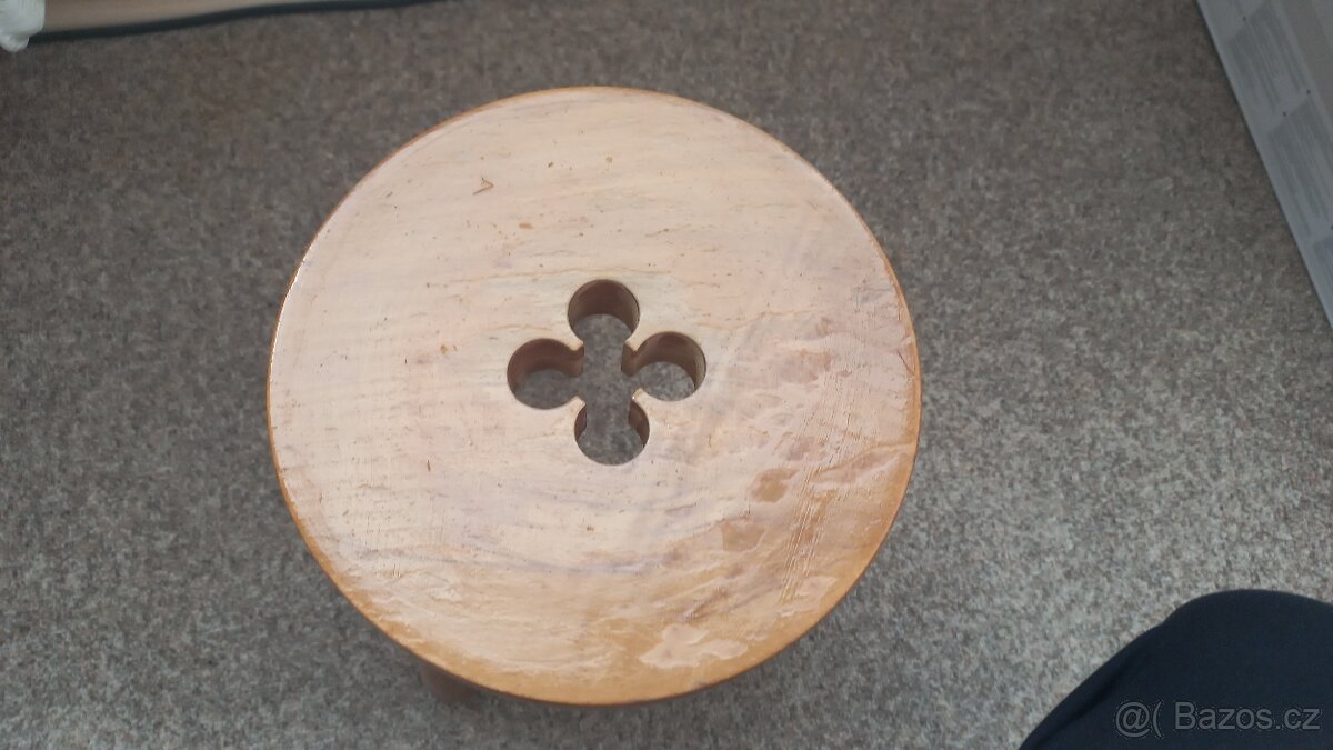 Židlička dřevěná - 2