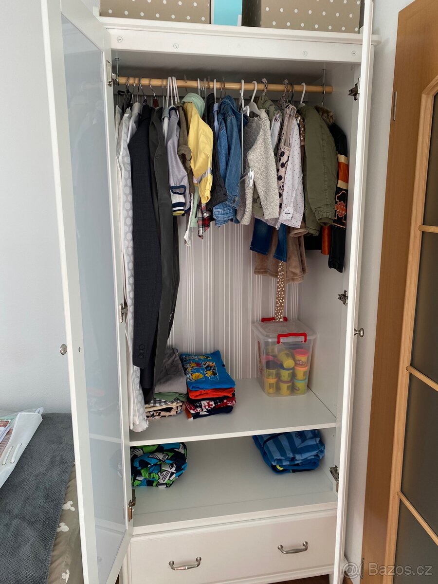 Nábytek - skříň - 2