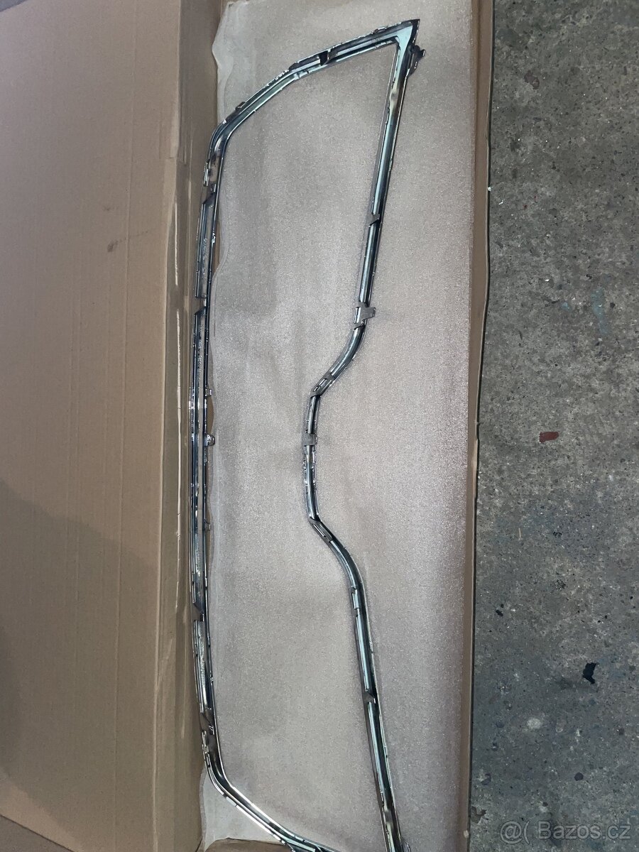 Fabia 3 - chrom ramecek masky - 2