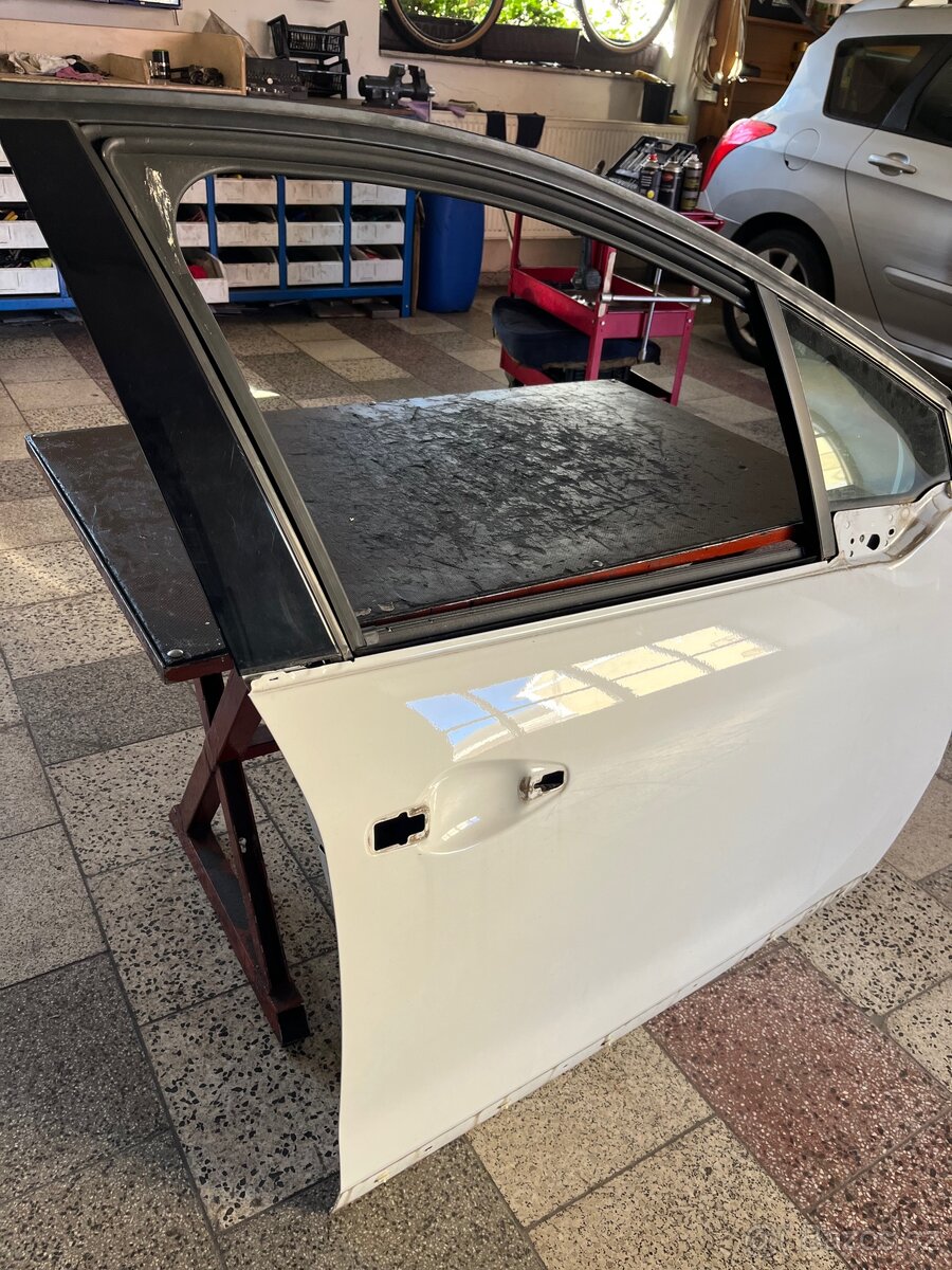 Peugeot 2008 pr. př. dveře - 2