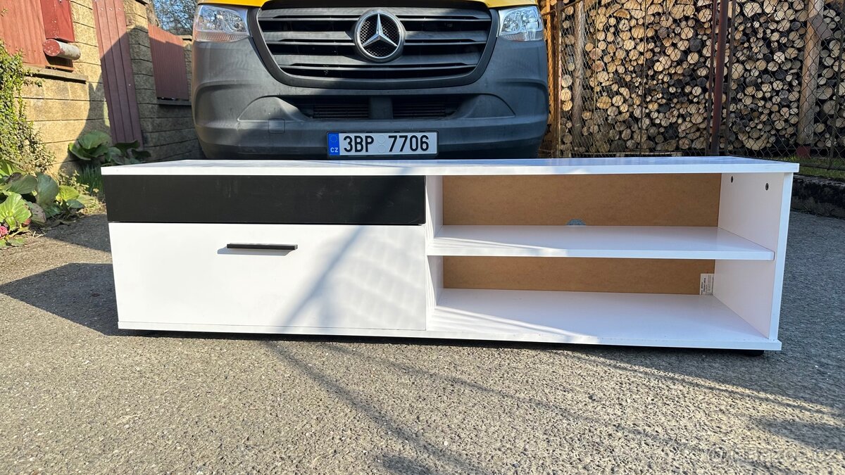 Stolek / komoda pod TV - 2