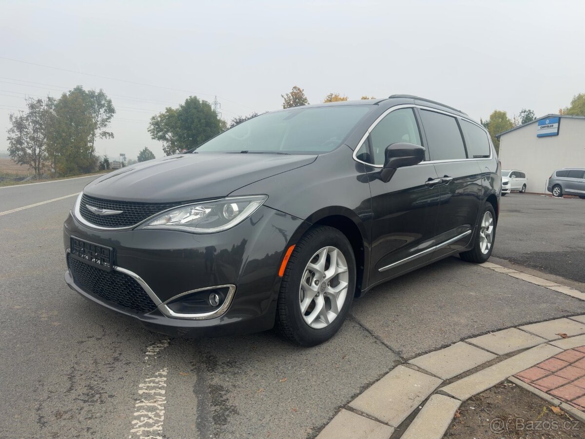 Chrysler Pacifica 3,6 Pentastar 8 míst 2017 DPH - 2