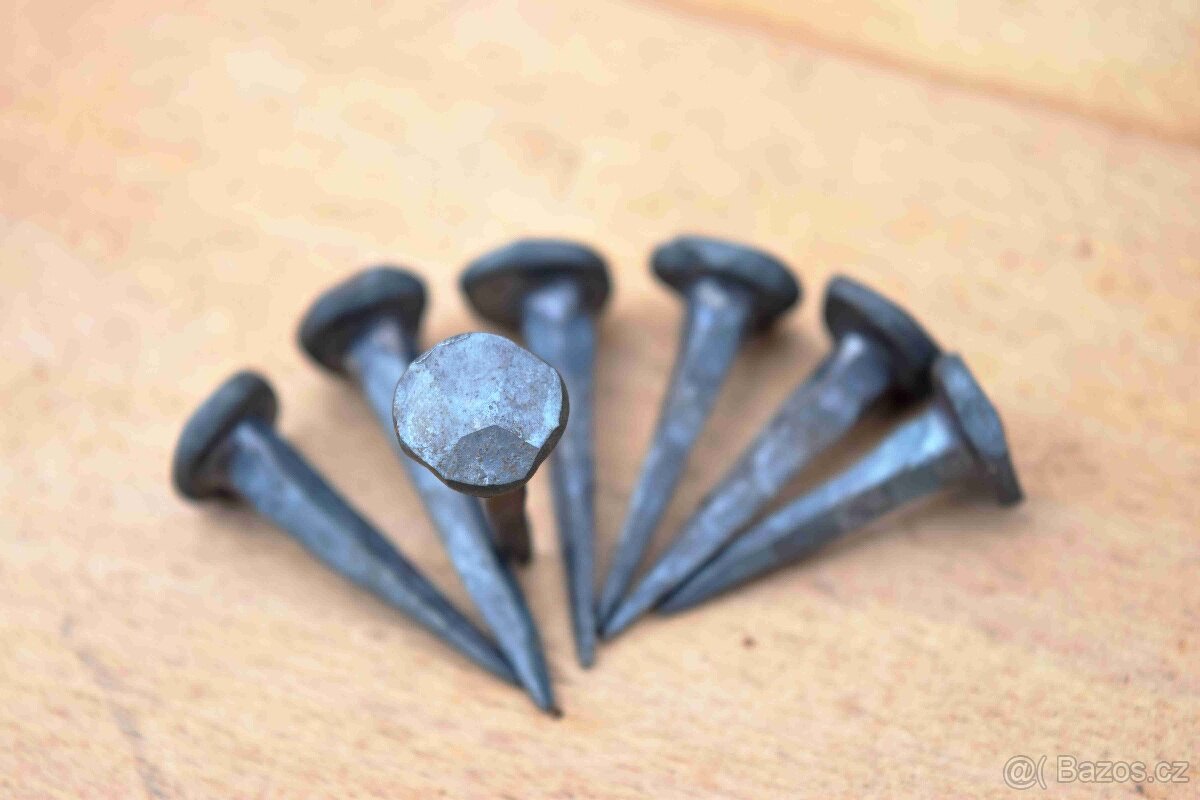 Kované hřebíky, skoby, kramle, excentrické hřebíky atd. - 2
