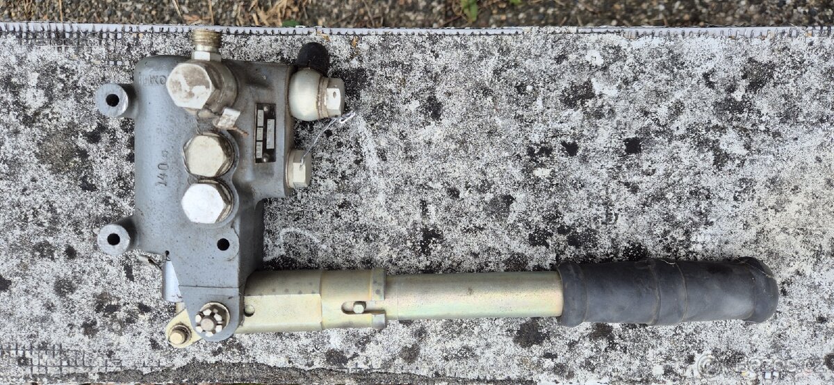 Ruční hydraulická pumpa - 2