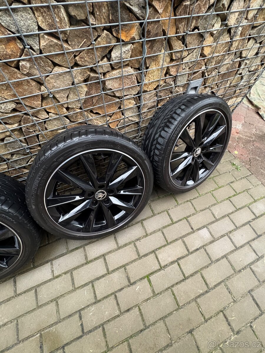 Skoda Fabia 3, Rapid letní sada 215/40-17 Savio Schwarz - 2