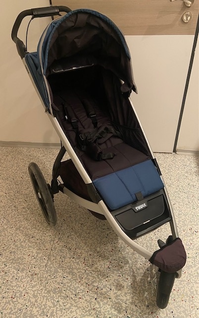 Prodám kočárek Thule Urban Glide 2 Majolic Blue s korbičkou. - 2
