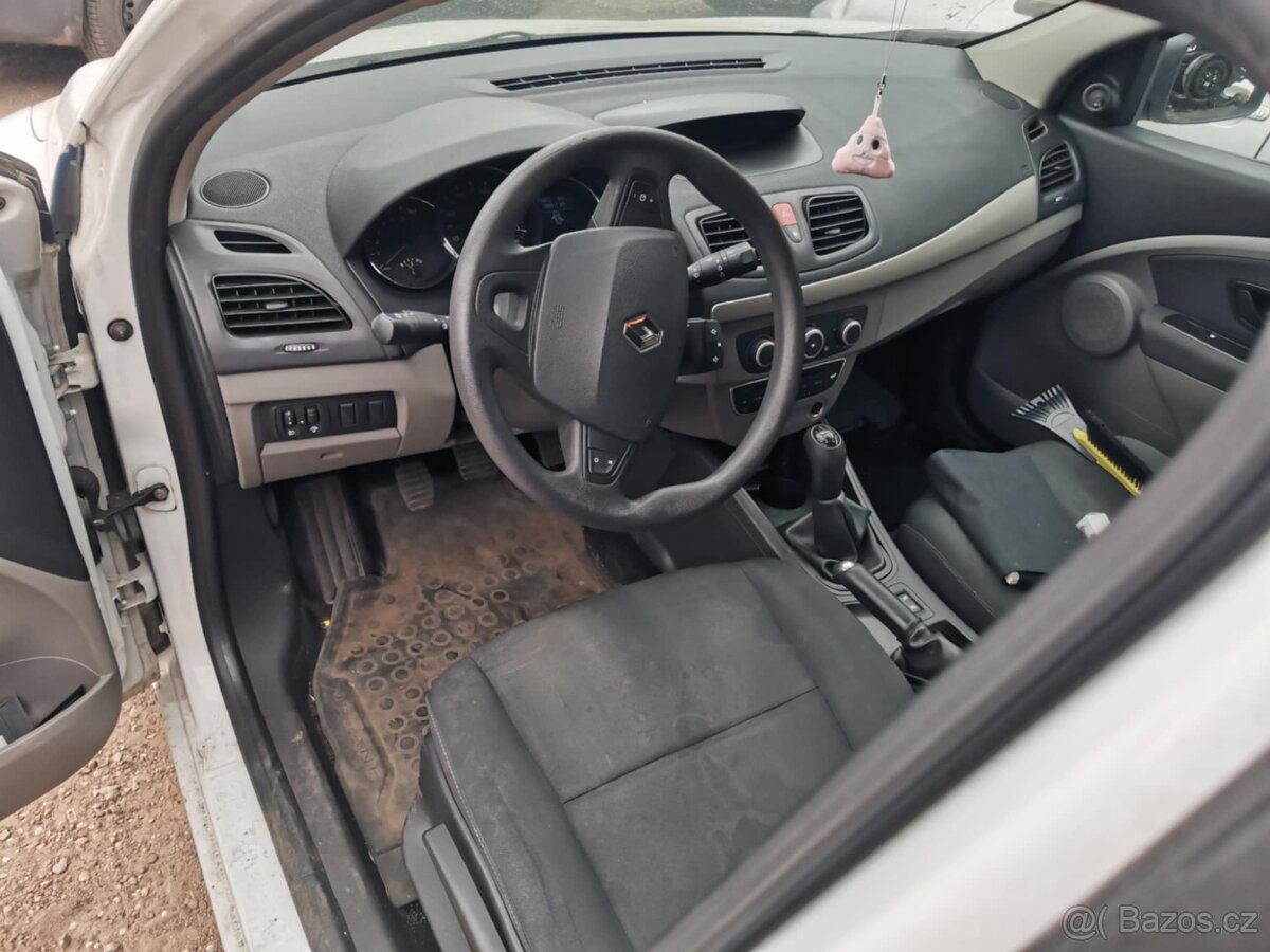 Renault Megane III 1.6i 16V 74kW rok 2010 - motor není - 2