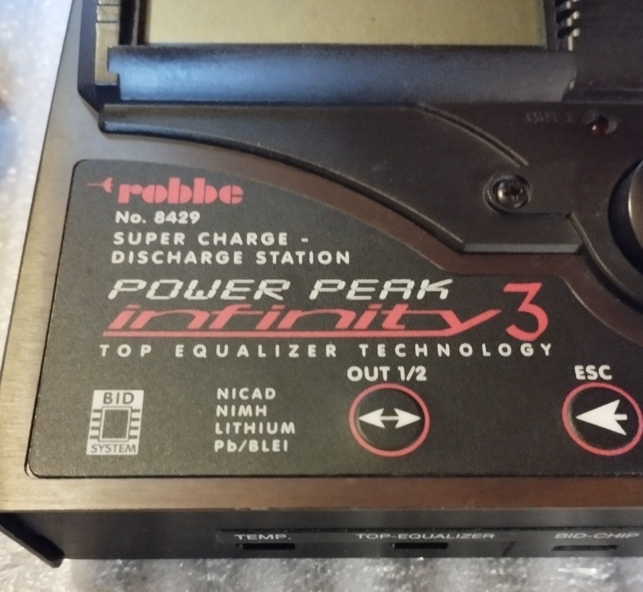 Nabíječka Robbe Power Peak Infinity 3 + příslušenství - 2