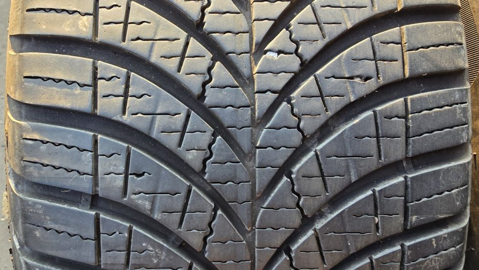 Celoroční pneu 205/55/16 Good Year - 2