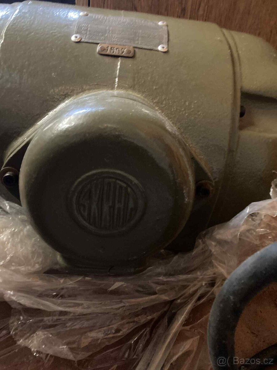 Starý elektromotor SKRAT - 2