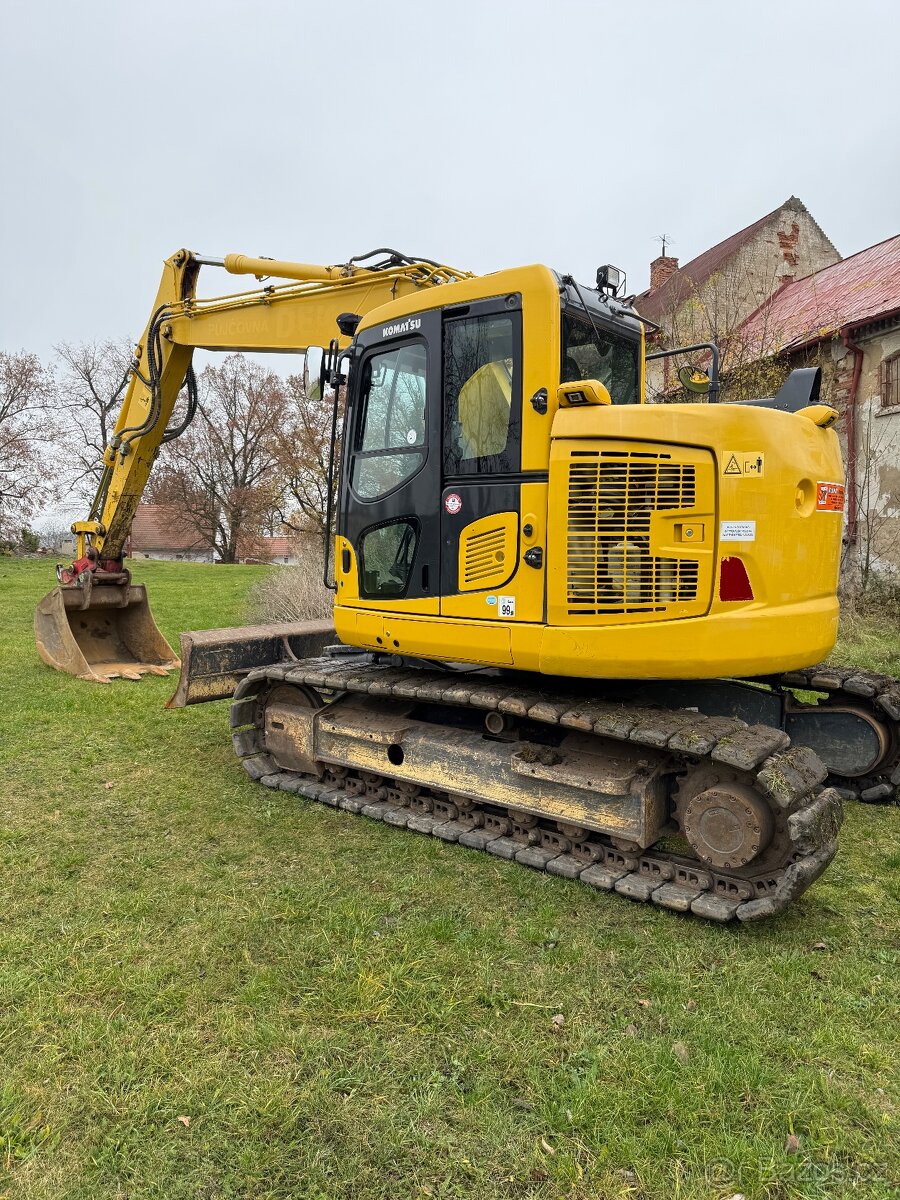 Pásový bagr Komatsu - 2