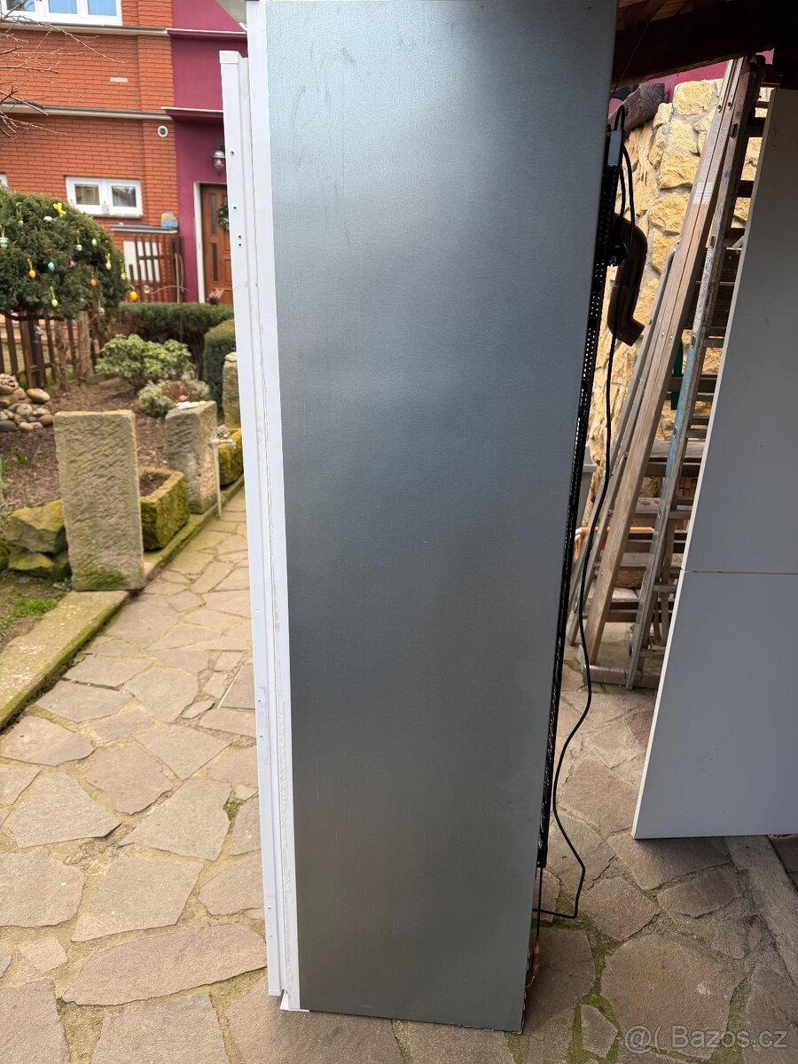 Vestavná lednice-zánovní - 2