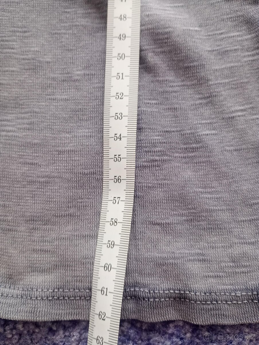 Tričko s výstřihem do V, vel. M - 2