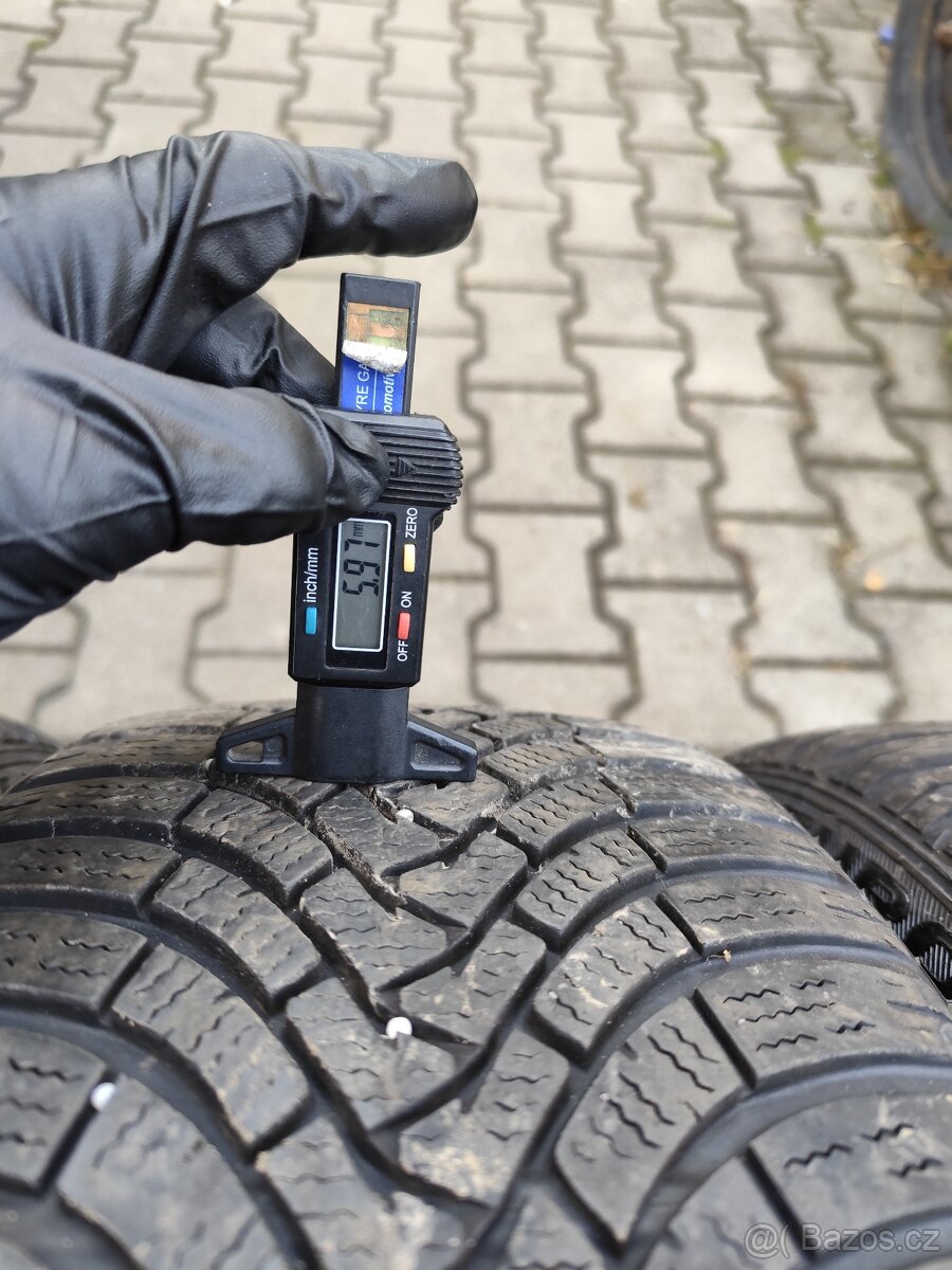 Zimní pneu 225/45/19 - 2