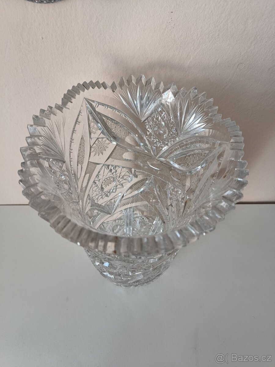 Váza z broušeného skla 30CM - 2