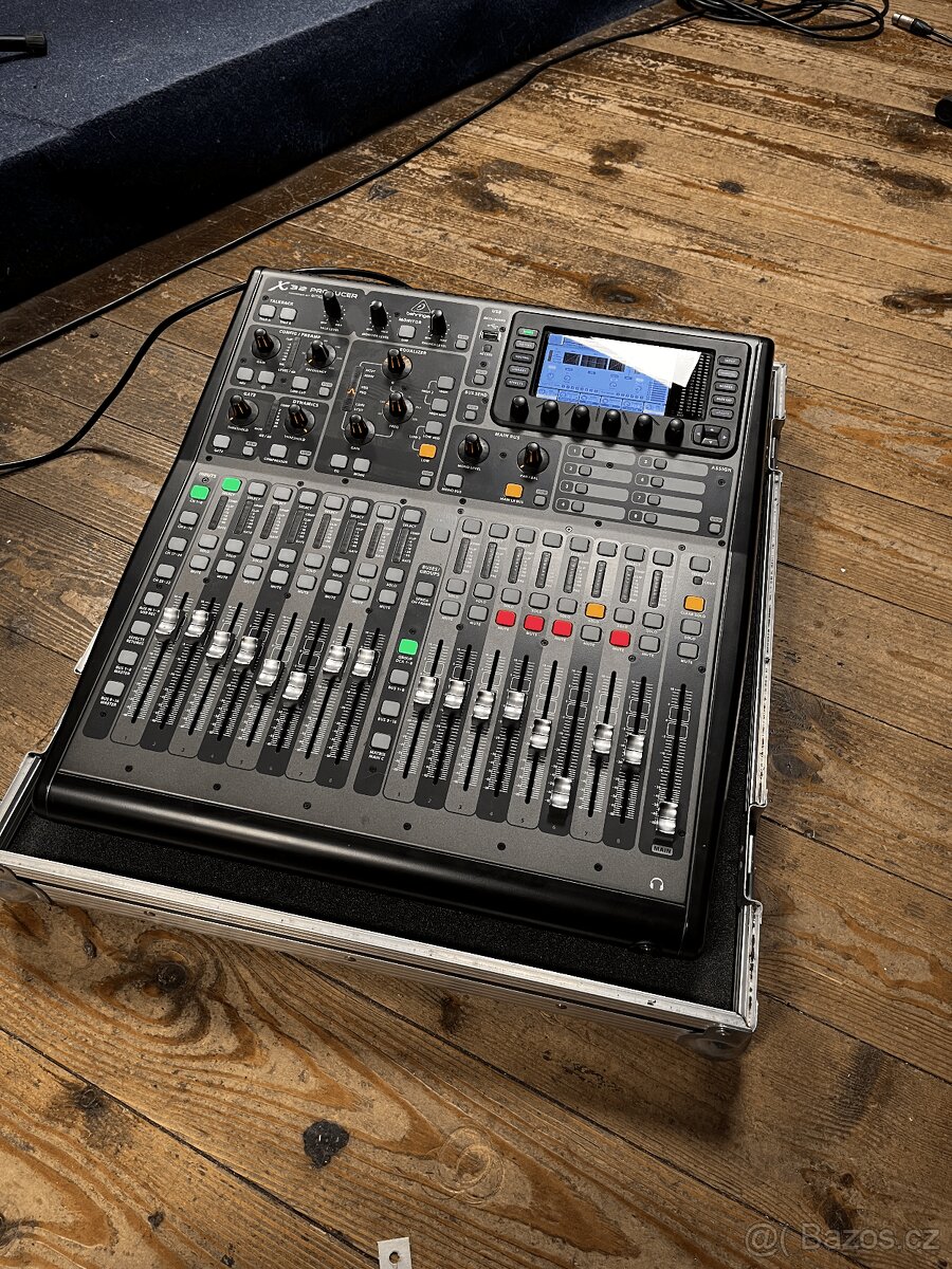 Behringer X32 Producer + case - 2