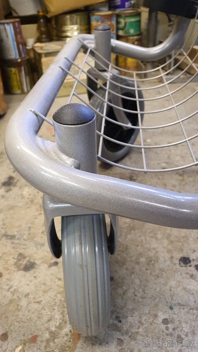 Chodítko s příslušenstvím - 2