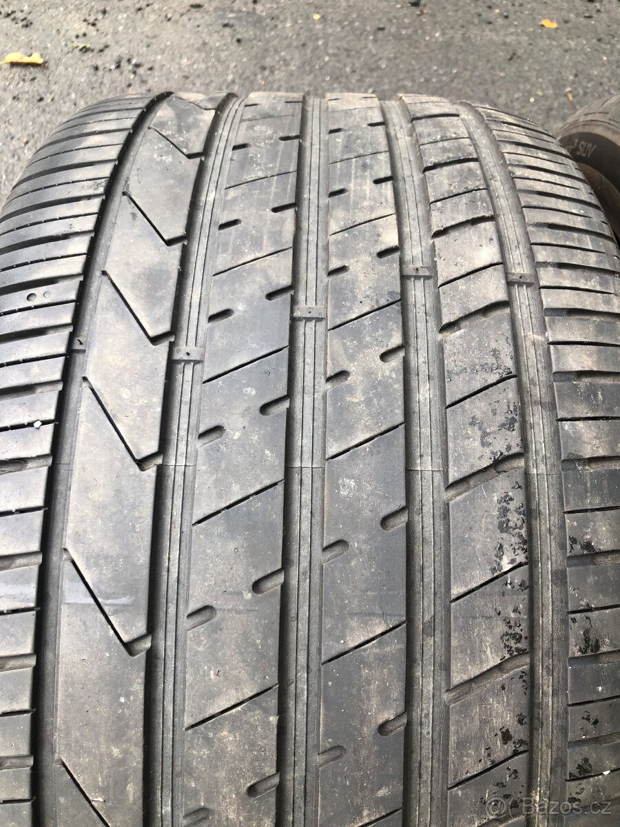 Prodám dvourozměr pneu 315/35/20 a 275/40/20 - 2