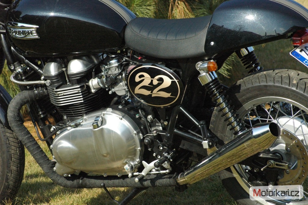 Triumph Thruxton 900 EFI - 2