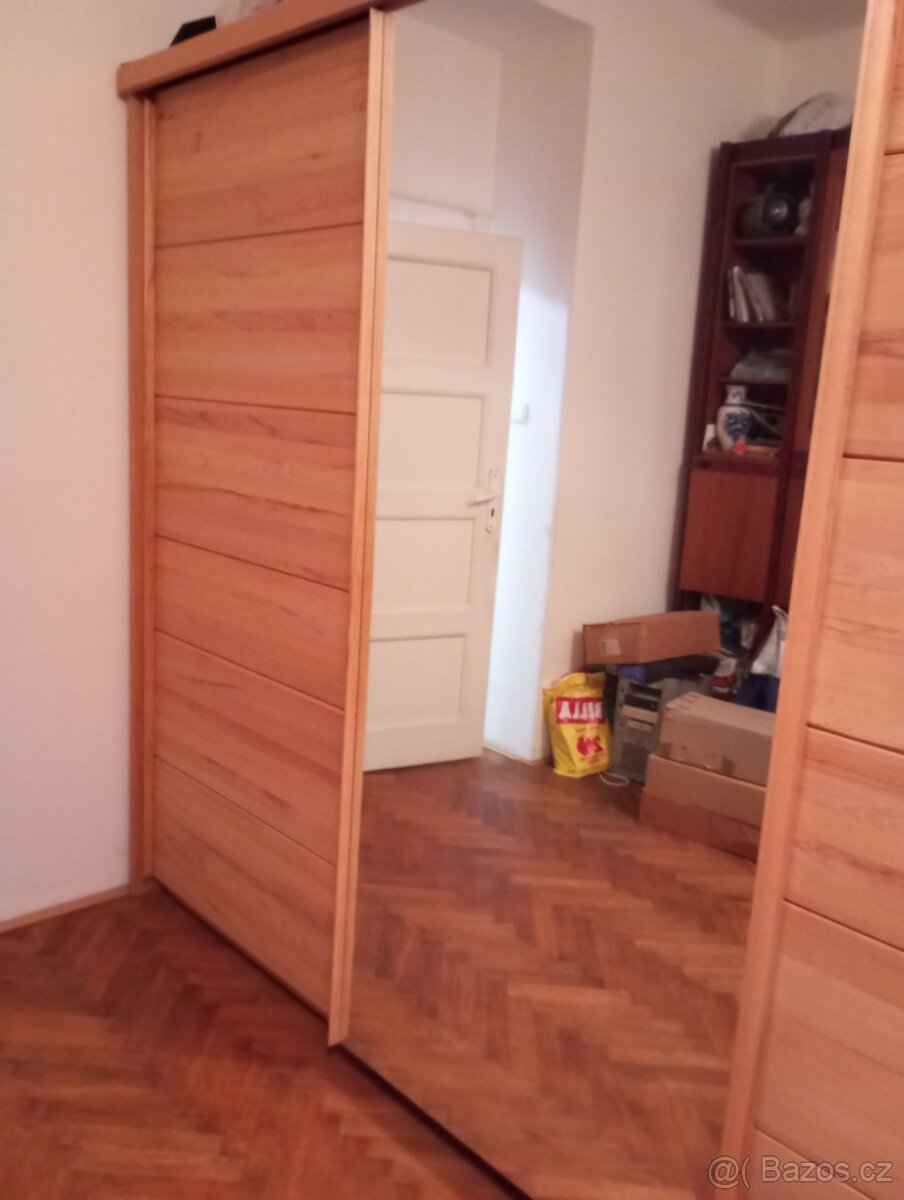 Velká šatní skříň masiv - 2