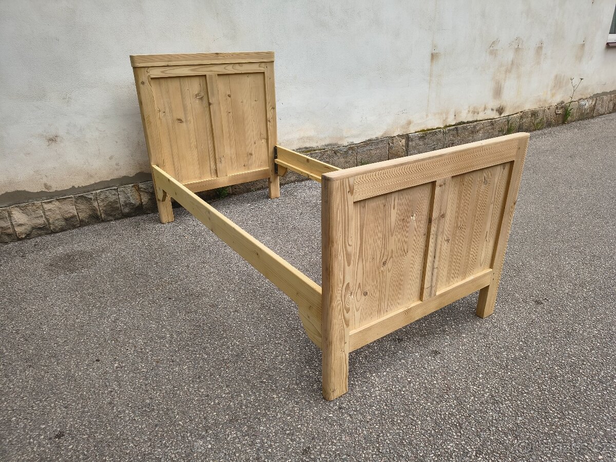 Postel starožitná po renovaci - 2