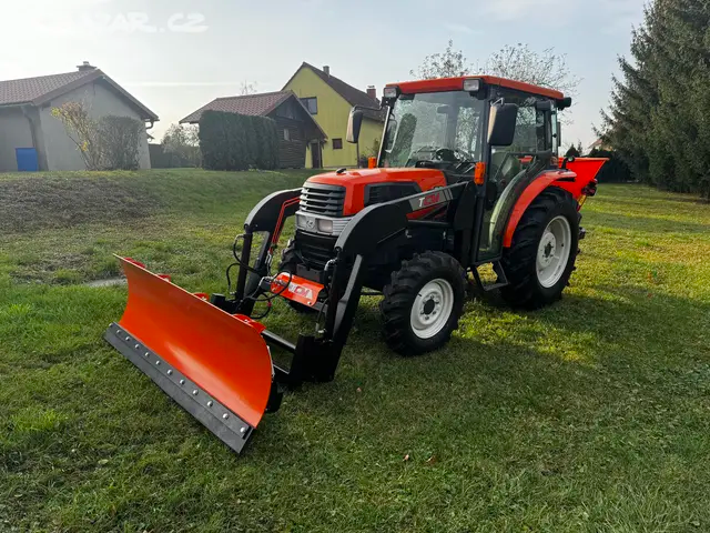 Malotraktor Kubota KL33 s čelním nakladačem zimní údržba - 2