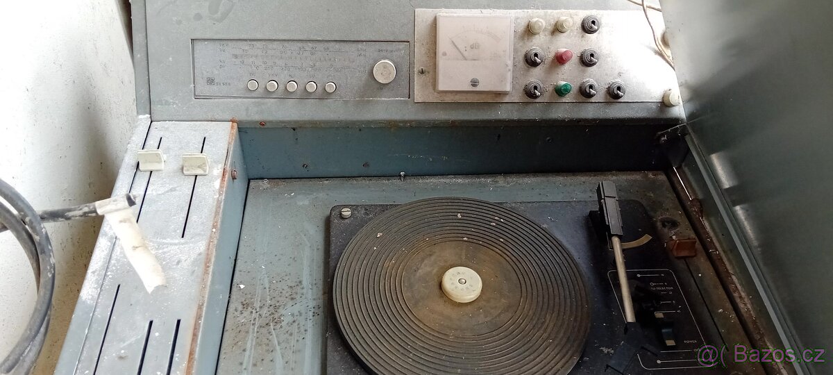 Dj pult z továrny - 2