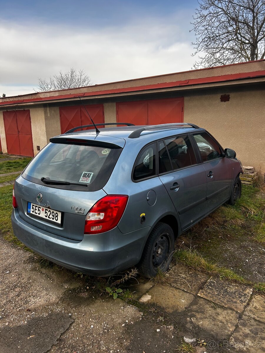 Škoda Fabia 2, 1.4 16V 63kw + LPG na náhradní díly. - 2